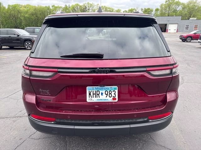 2023 Velvet Red Pearlcoat Jeep Grand Cherokee Altitude X 4X4 SUV