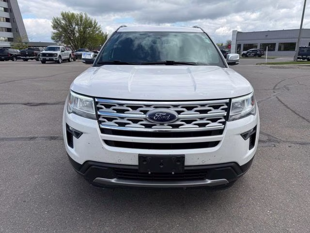 2019 White Platinum Metallic Tri-Coat Ford Explorer XLT 4X4 SUV
