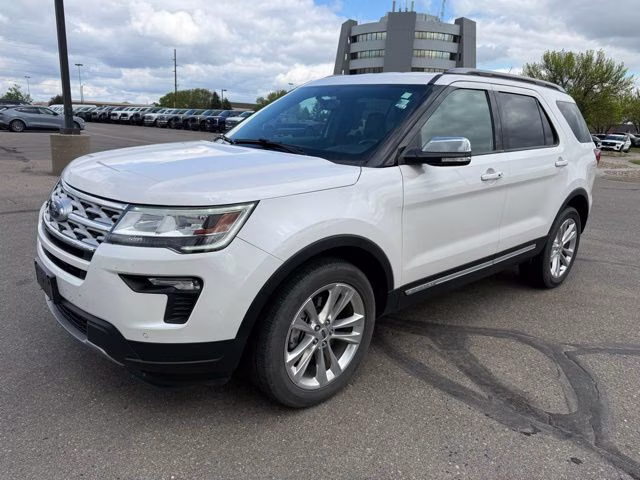 2019 White Platinum Metallic Tri-Coat Ford Explorer XLT 4X4 SUV