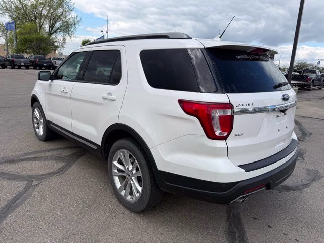 2019 White Platinum Metallic Tri-Coat Ford Explorer XLT 4X4 SUV