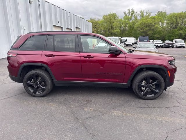 2023 Velvet Red Pearlcoat Jeep Grand Cherokee Altitude X 4X4 SUV