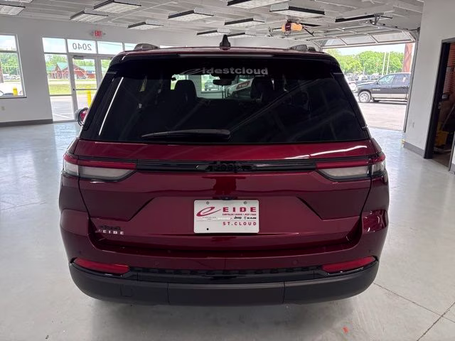 2023 Velvet Red Pearlcoat Jeep Grand Cherokee Altitude X 4X4 SUV