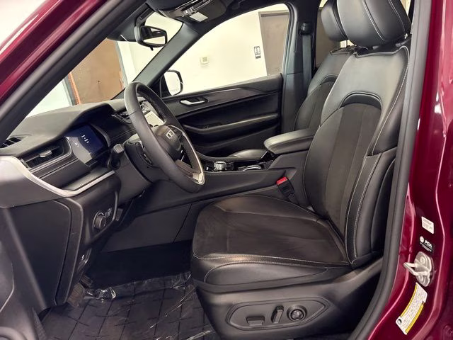 2023 Velvet Red Pearlcoat Jeep Grand Cherokee Altitude X 4X4 SUV