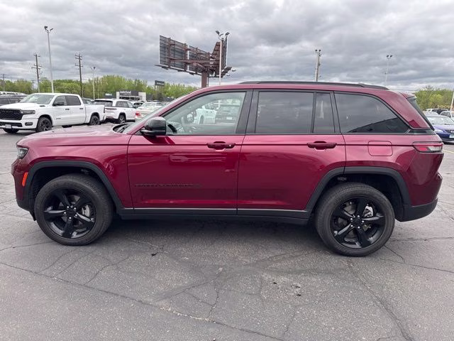 2023 Velvet Red Pearlcoat Jeep Grand Cherokee Altitude X 4X4 SUV