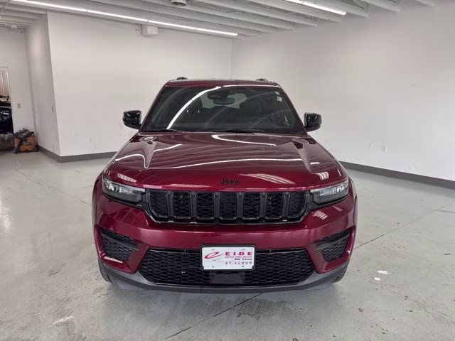 2023 Velvet Red Pearlcoat Jeep Grand Cherokee Altitude X 4X4 SUV