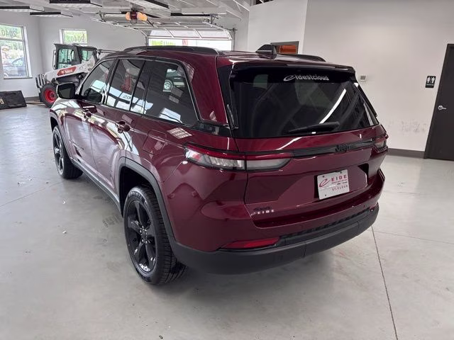 2023 Velvet Red Pearlcoat Jeep Grand Cherokee Altitude X 4X4 SUV