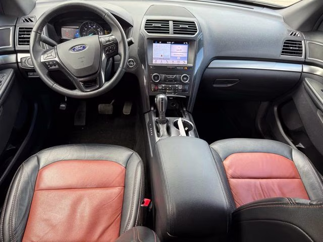 2019 White Platinum Metallic Tri-Coat Ford Explorer XLT 4X4 SUV