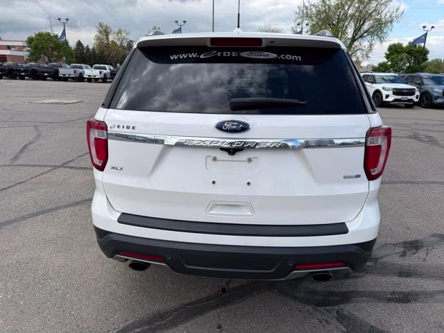 2019 White Platinum Metallic Tri-Coat Ford Explorer XLT 4X4 SUV