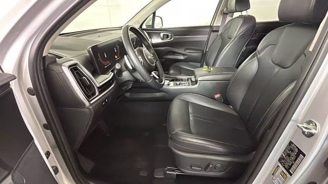 2025 Silky Silver Kia Sorento Hybrid EX FWD SUV