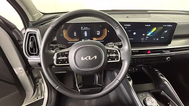 2025 Silky Silver Kia Sorento Hybrid EX FWD SUV