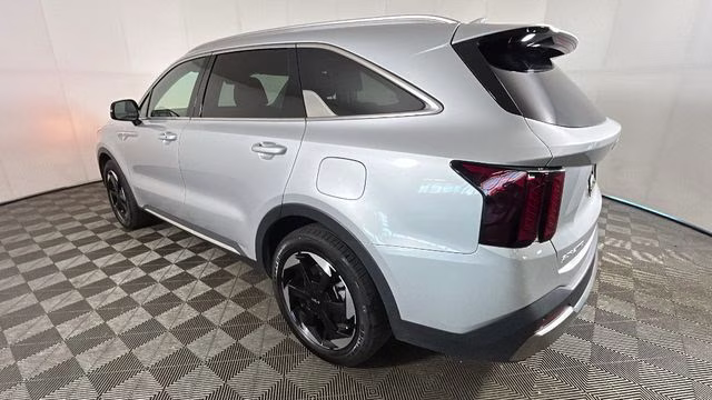 2025 Silky Silver Kia Sorento Hybrid EX FWD SUV