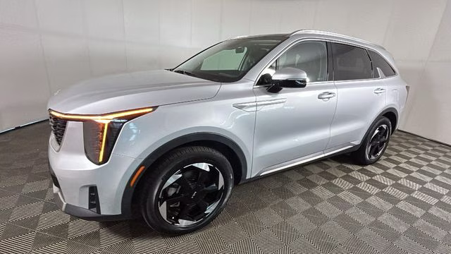 2025 Silky Silver Kia Sorento Hybrid EX FWD SUV
