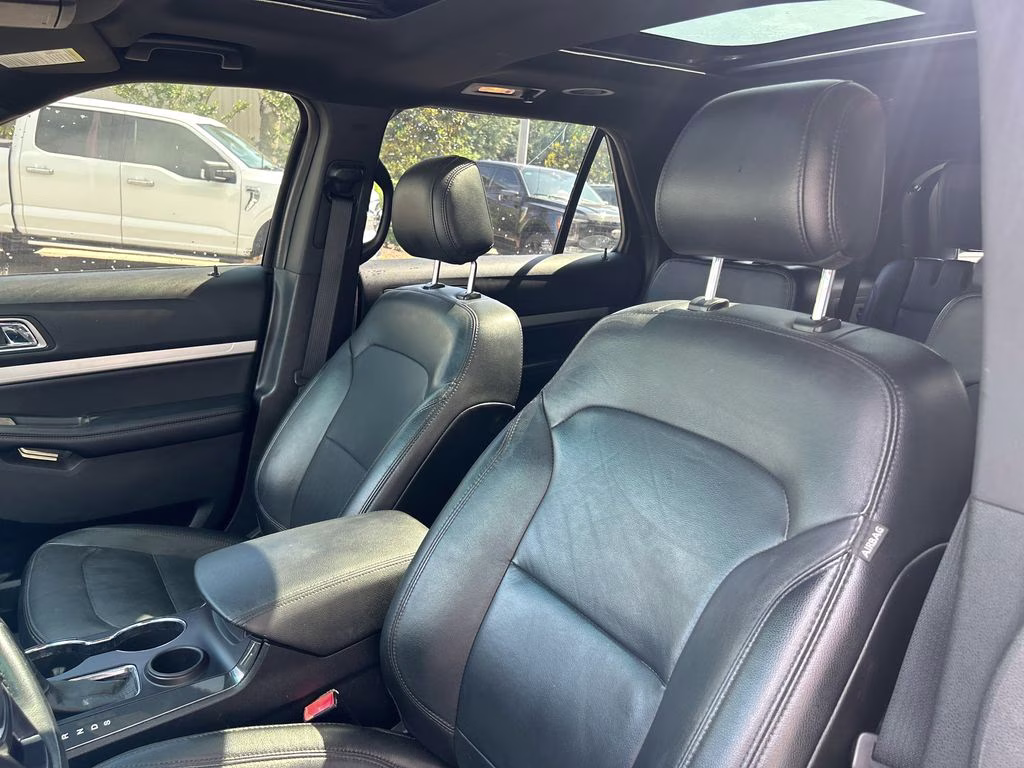 2016 Magnetic Metallic Ford Explorer XLT FWD SUV