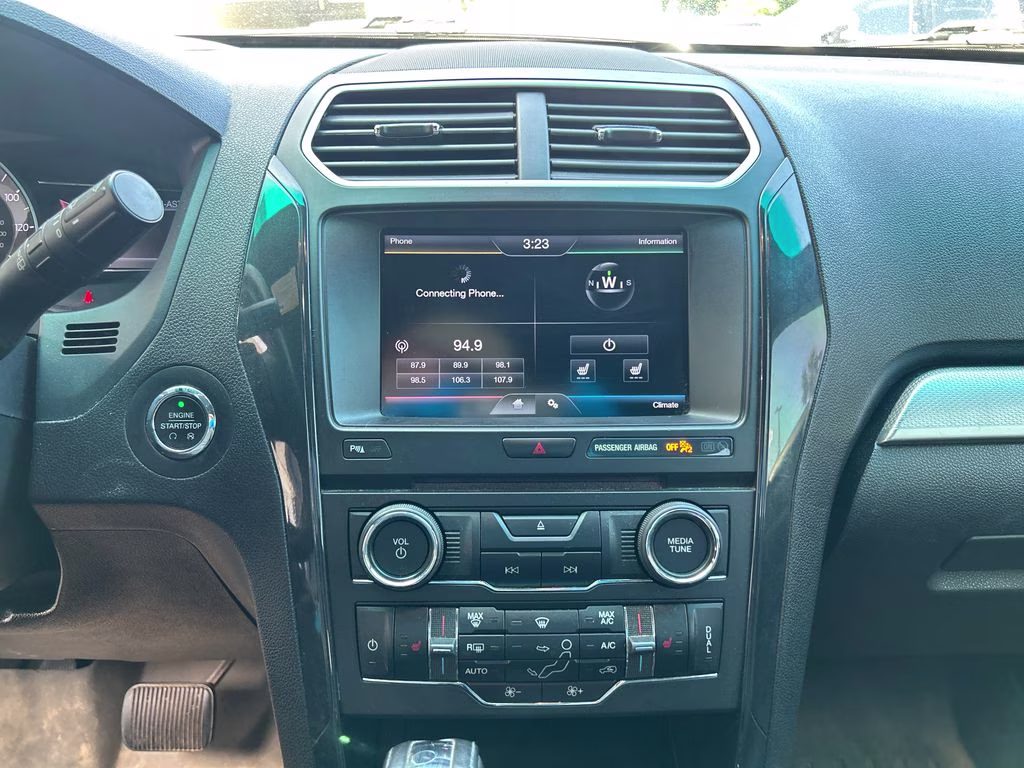 2016 Magnetic Metallic Ford Explorer XLT FWD SUV