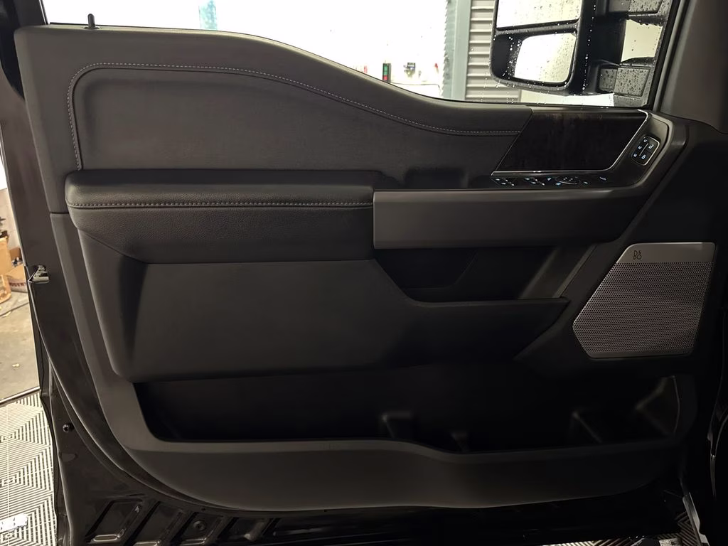 2024 Agate Black Metallic Ford Super Duty F-250 SRW Lariat 4X4 Truck