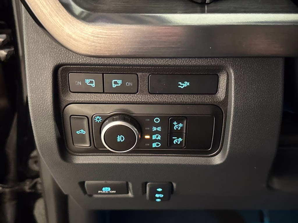 2024 Agate Black Metallic Ford Super Duty F-250 SRW Lariat 4X4 Truck