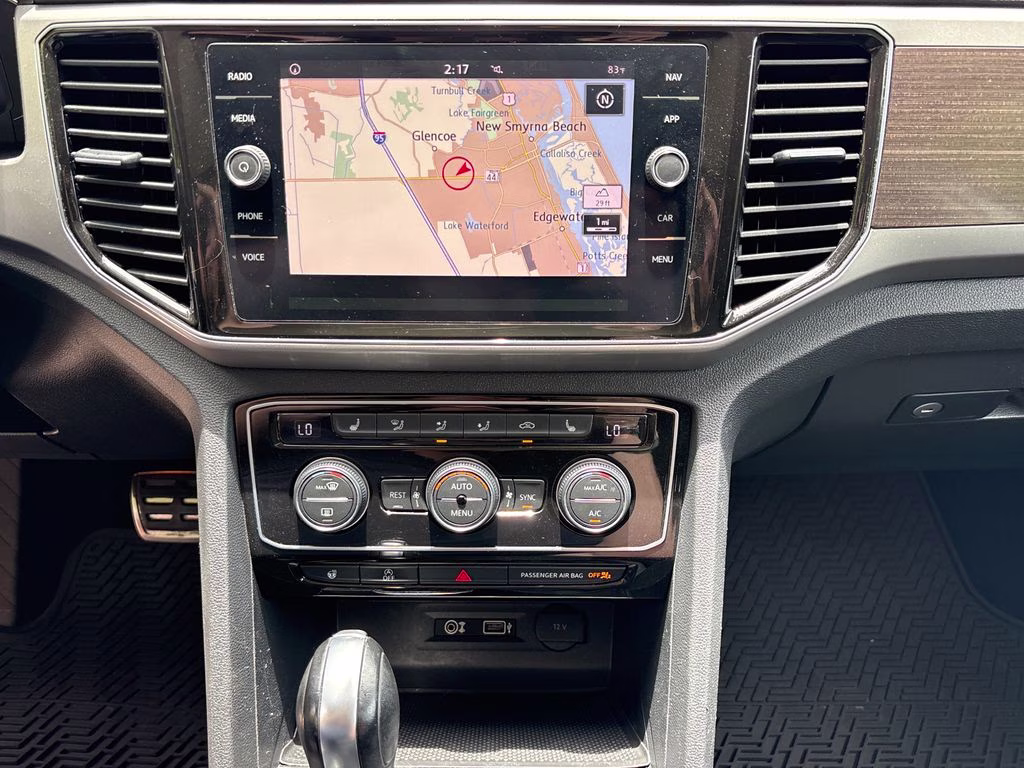 2019 Pure White Volkswagen Atlas 3.6L V6 SEL R-Line FWD SUV