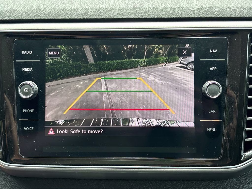 2019 Pure White Volkswagen Atlas 3.6L V6 SEL R-Line FWD SUV