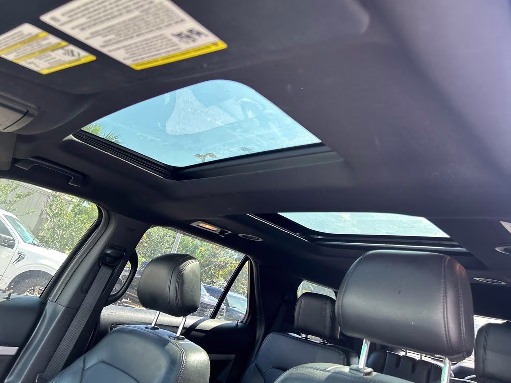 2016 Magnetic Metallic Ford Explorer XLT FWD SUV