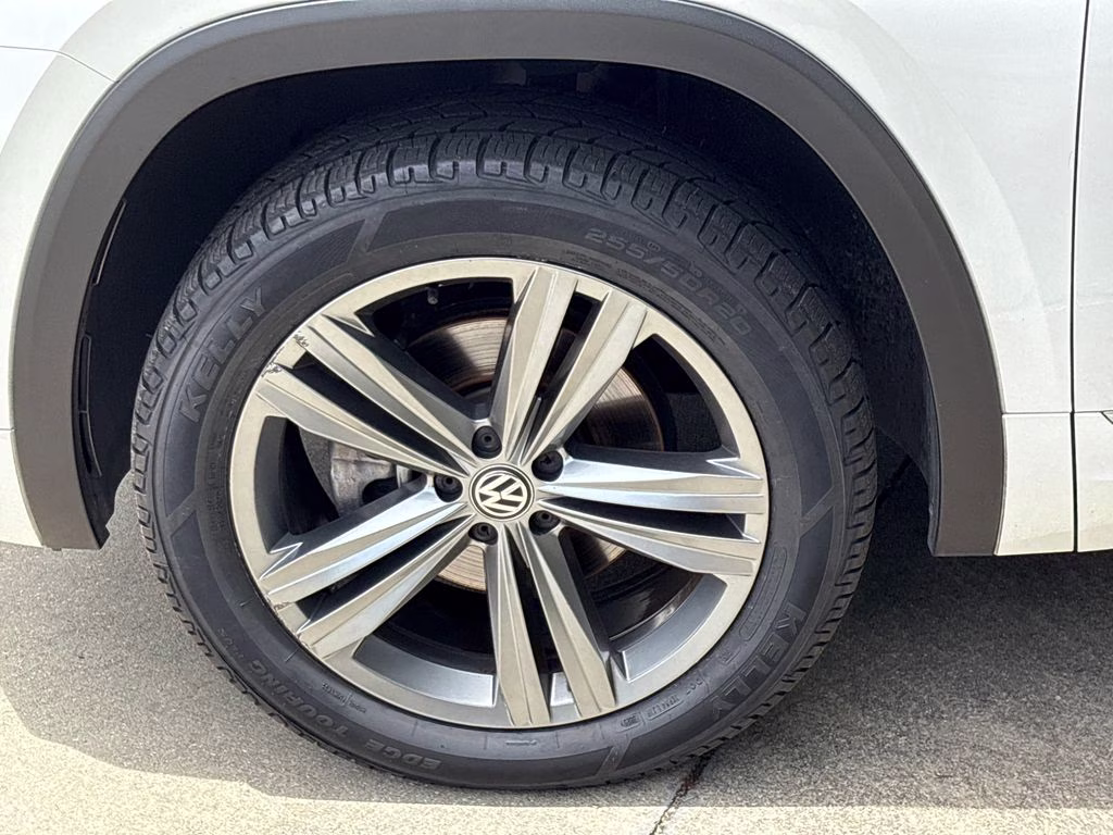 2019 Pure White Volkswagen Atlas 3.6L V6 SEL R-Line FWD SUV