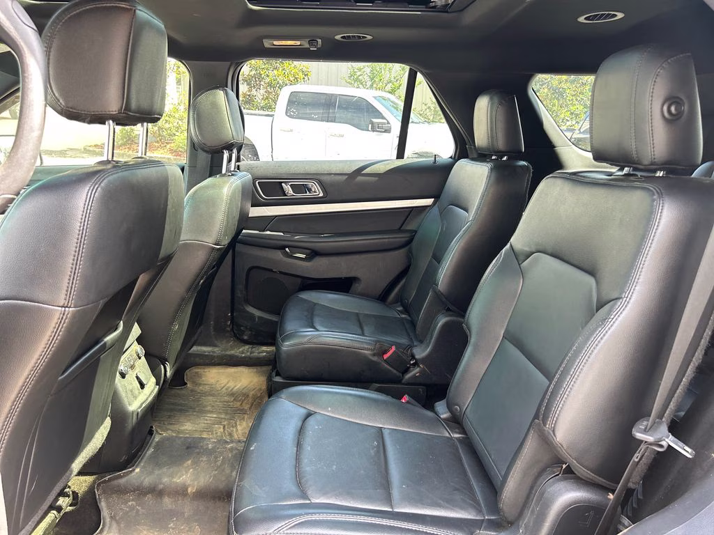 2016 Magnetic Metallic Ford Explorer XLT FWD SUV