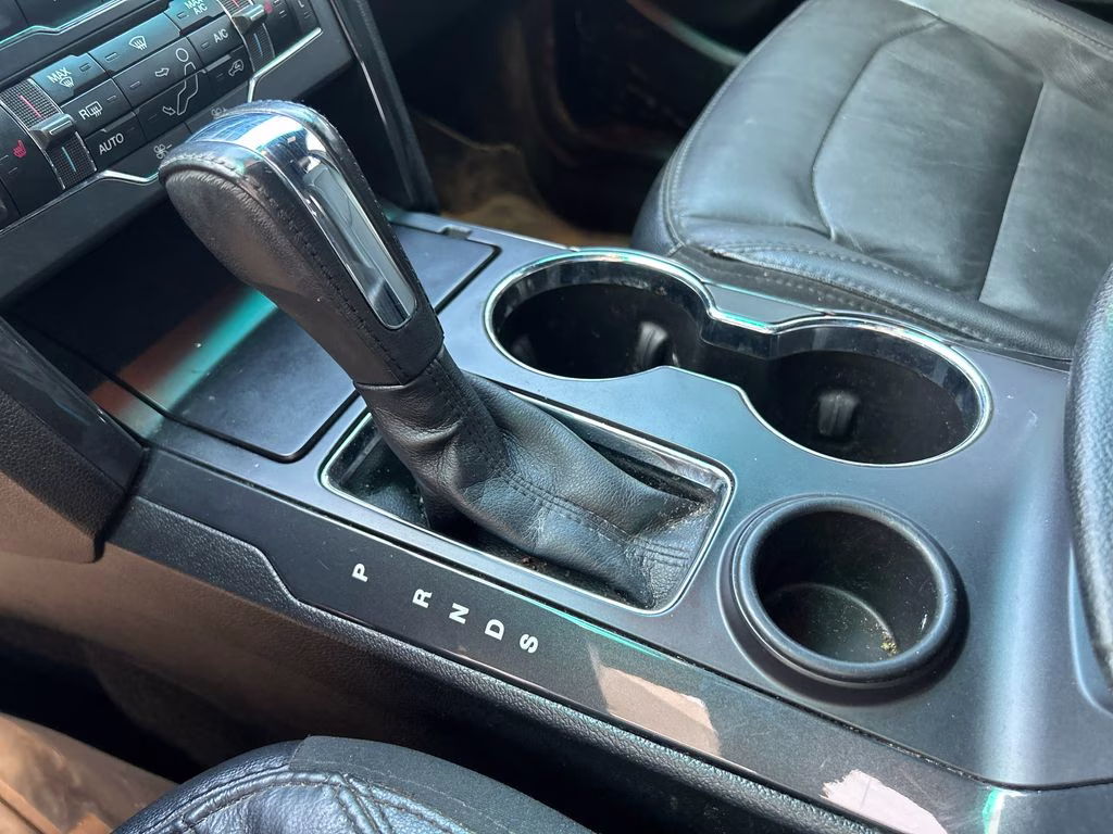2016 Magnetic Metallic Ford Explorer XLT FWD SUV