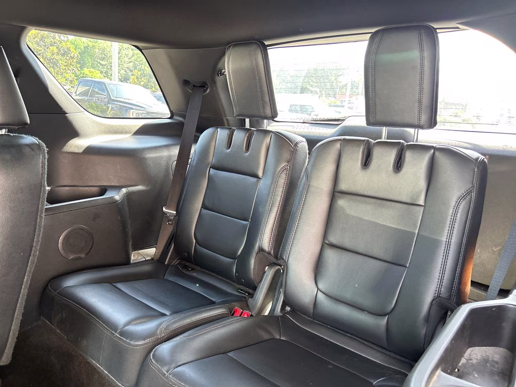 2016 Magnetic Metallic Ford Explorer XLT FWD SUV