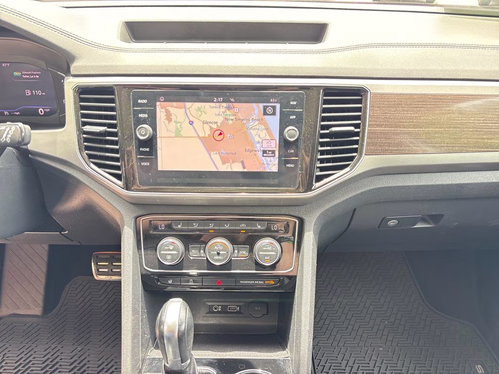 2019 Pure White Volkswagen Atlas 3.6L V6 SEL R-Line FWD SUV