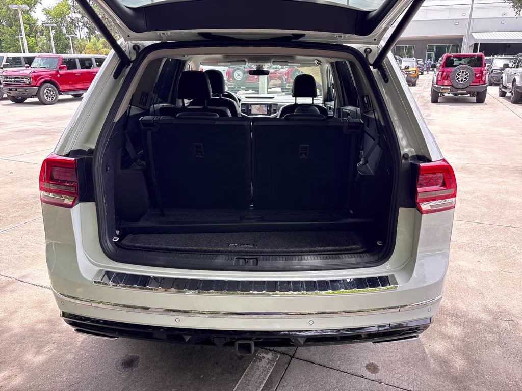 2019 Pure White Volkswagen Atlas 3.6L V6 SEL R-Line FWD SUV