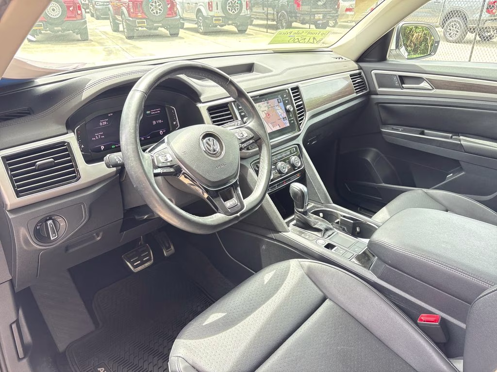 2019 Pure White Volkswagen Atlas 3.6L V6 SEL R-Line FWD SUV