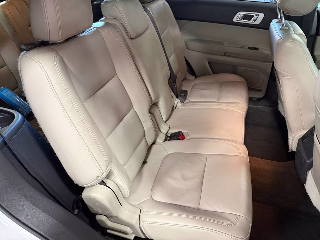 2013 White Platinum Clearcoat Metallic Ford Explorer XLT w/Dual Panel Moonroof 4X4 SUV