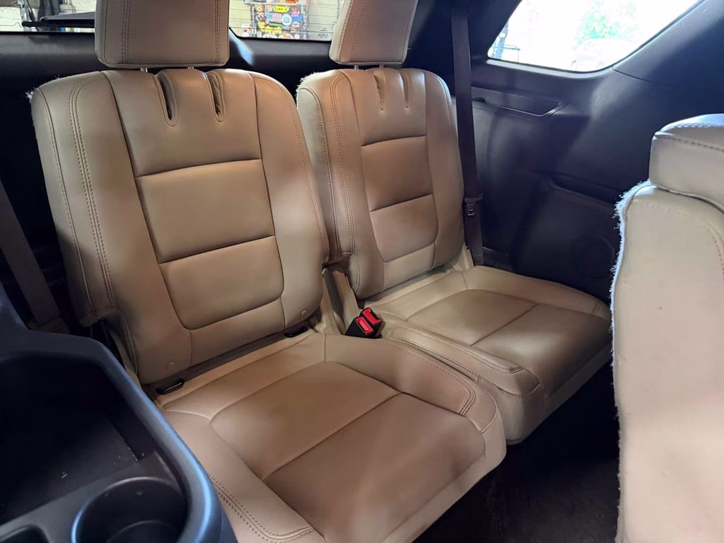 2013 White Platinum Clearcoat Metallic Ford Explorer XLT w/Dual Panel Moonroof 4X4 SUV