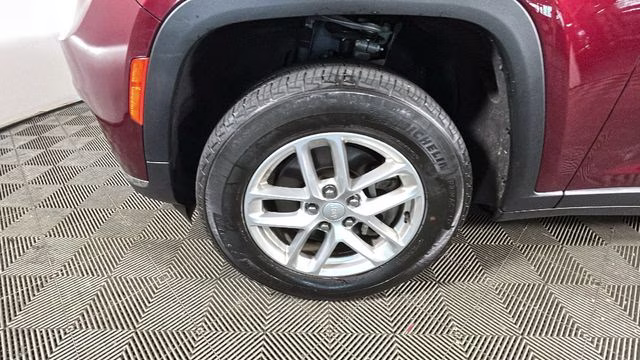 2022 Velvet Red Pearlcoat Jeep Grand Cherokee L Laredo 4X4 SUV