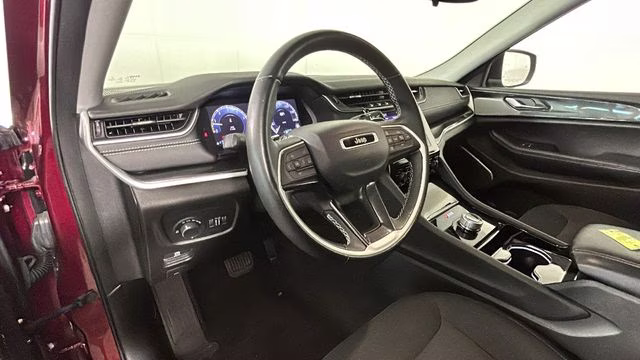2022 Velvet Red Pearlcoat Jeep Grand Cherokee L Laredo 4X4 SUV