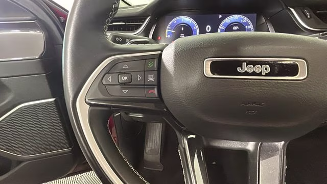 2022 Velvet Red Pearlcoat Jeep Grand Cherokee L Laredo 4X4 SUV