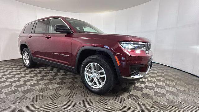 2022 Velvet Red Pearlcoat Jeep Grand Cherokee L Laredo 4X4 SUV