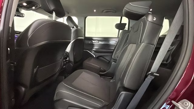 2022 Velvet Red Pearlcoat Jeep Grand Cherokee L Laredo 4X4 SUV