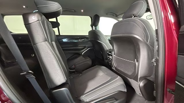 2022 Velvet Red Pearlcoat Jeep Grand Cherokee L Laredo 4X4 SUV