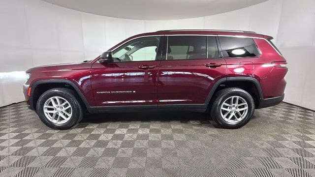 2022 Velvet Red Pearlcoat Jeep Grand Cherokee L Laredo 4X4 SUV