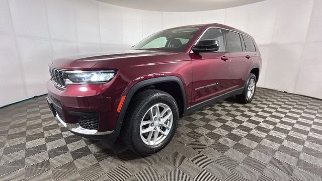 2022 Velvet Red Pearlcoat Jeep Grand Cherokee L Laredo 4X4 SUV