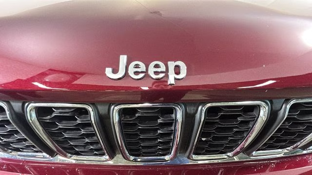 2022 Velvet Red Pearlcoat Jeep Grand Cherokee L Laredo 4X4 SUV