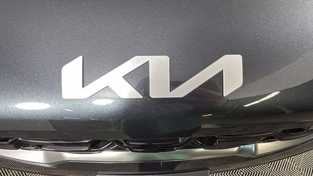2025 Gravity Grey Kia Sorento S AWD SUV