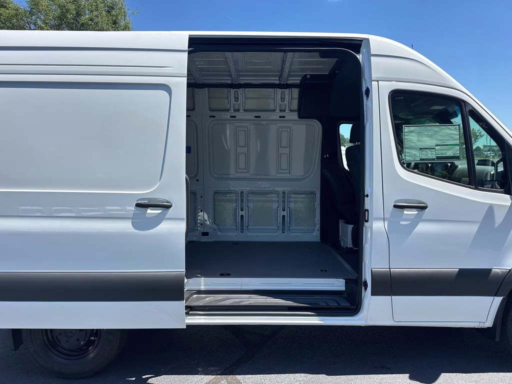 2026 Arctic Mercedes-Benz Sprinter 2500 Cargo 144 WB RWD Van