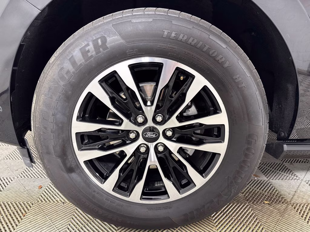 2025 Agate Black Metallic Ford Expedition Max Platinum 4X4 SUV