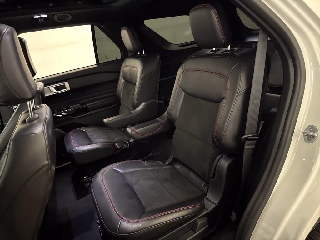 2023 Star White Metallic Tri-Coat Ford Explorer ST-Line 4X4 SUV