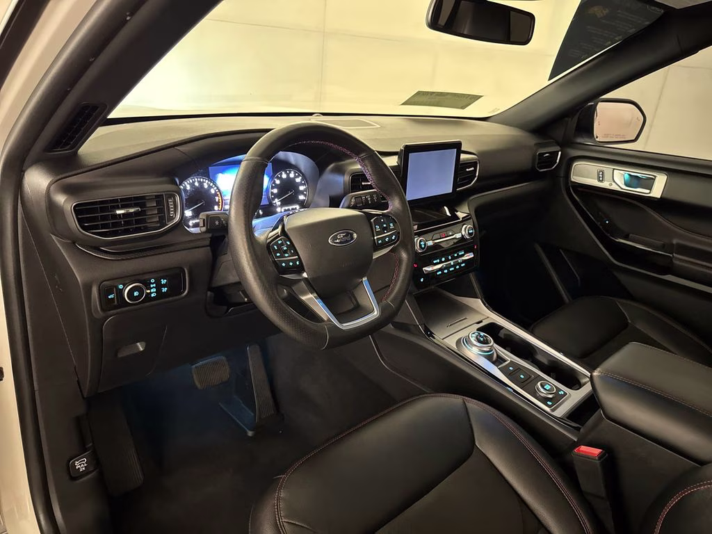 2023 Star White Metallic Tri-Coat Ford Explorer ST-Line 4X4 SUV