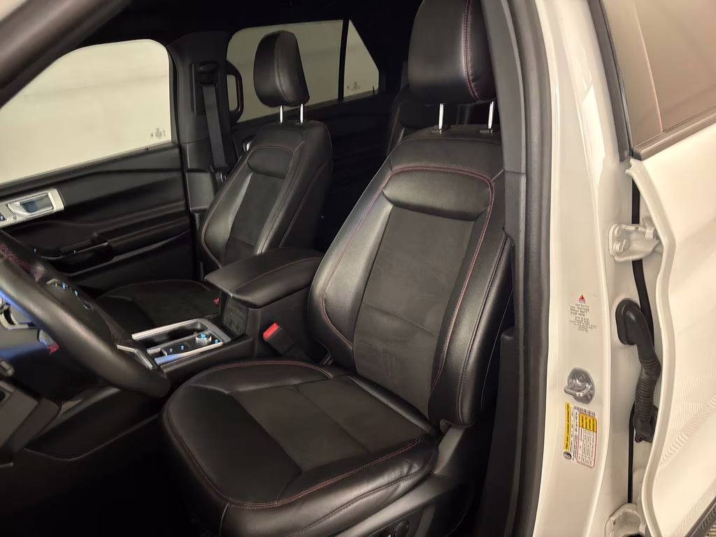 2023 Star White Metallic Tri-Coat Ford Explorer ST-Line 4X4 SUV