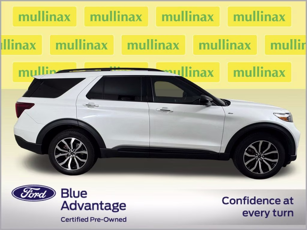 2023 Star White Metallic Tri-Coat Ford Explorer ST-Line 4X4 SUV