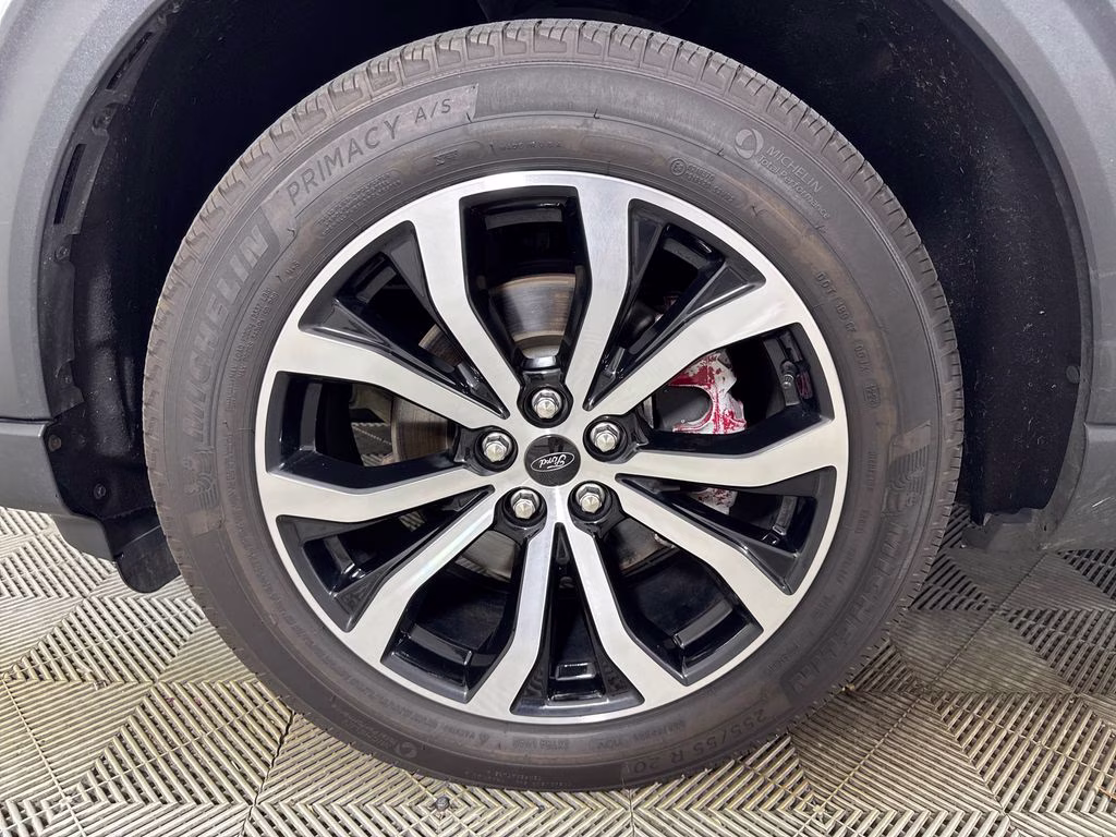 2023 Star White Metallic Tri-Coat Ford Explorer ST-Line 4X4 SUV
