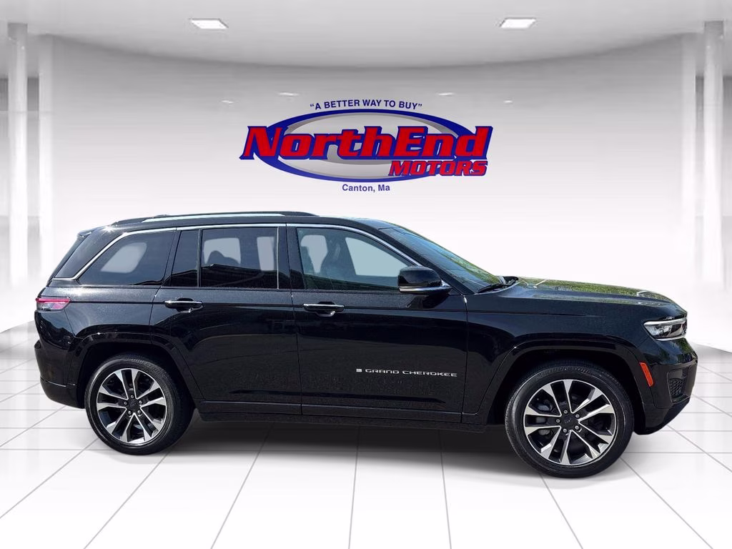 2022 Diamond Black Crystal Pearlcoat Jeep Grand Cherokee Overland 4X4 SUV